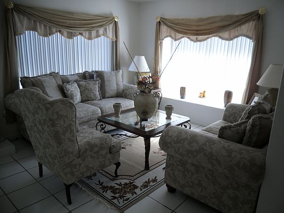 4th image of 4913 Town N Country Blvd