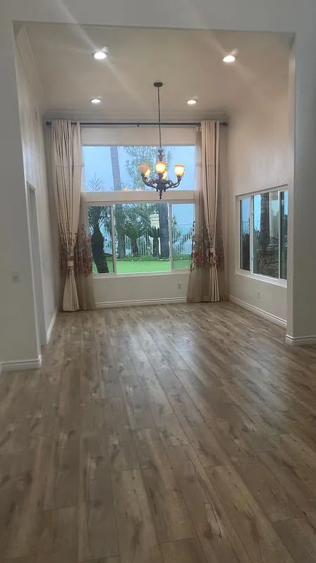 5 bed, 3.0 bath, 2600 sqft, $4,000 — Photo 3