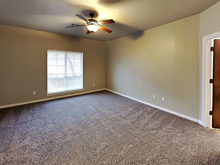 605 Knights Bridge Rd — Photo 10