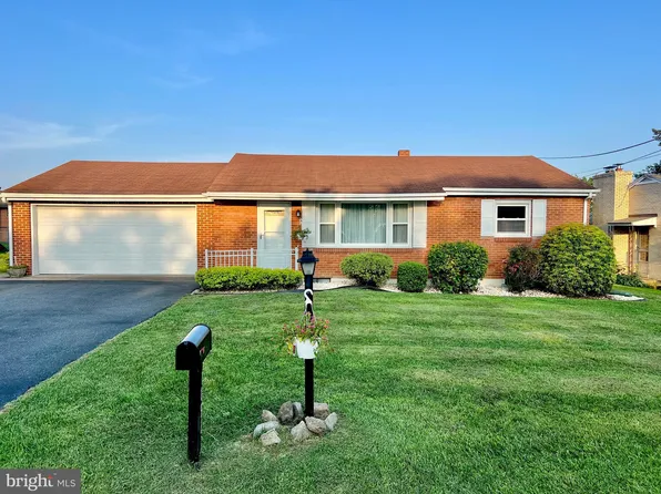 1091 Acri Dr, Harrisburg, PA 17111