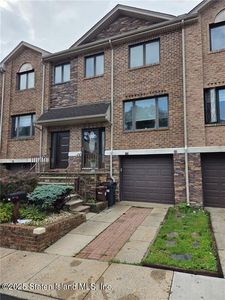 124 North Dr, Staten Island, NY, 10305