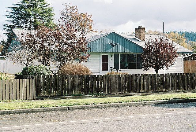 Roomy Rambler on 1/4-acre lot