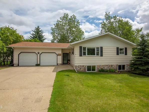 311 8th St N, New Salem, ND 58563