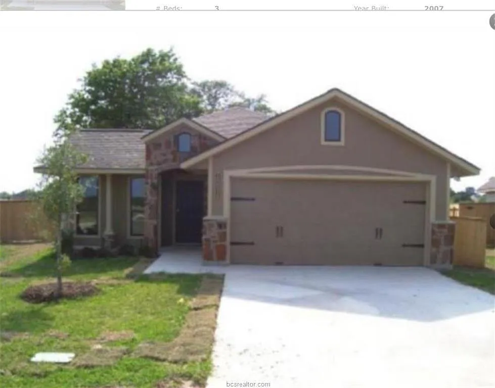 3 bed, 1410 sqft, $1,975 — Photo 1