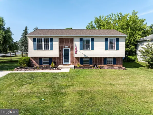 816 Windsor Dr, Westminster, MD 21158