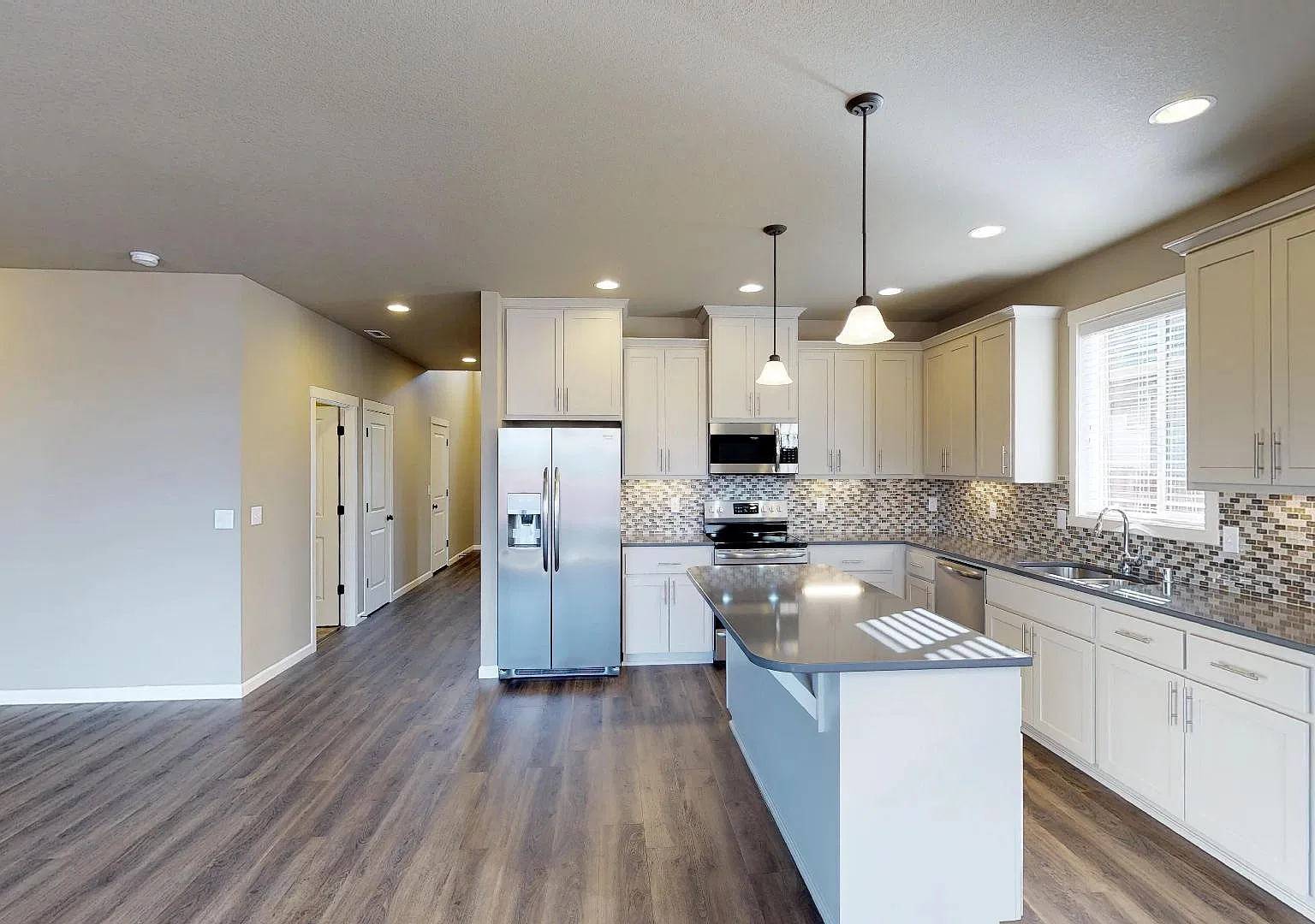 3 bed, 1500 sqft, $2,700 — Photo 2