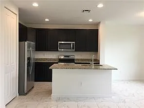 3 bed, 2.5 bath, 1446 sqft, $3,500 — Photo 3