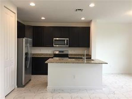 335 NW 33RD Lane, photo 3