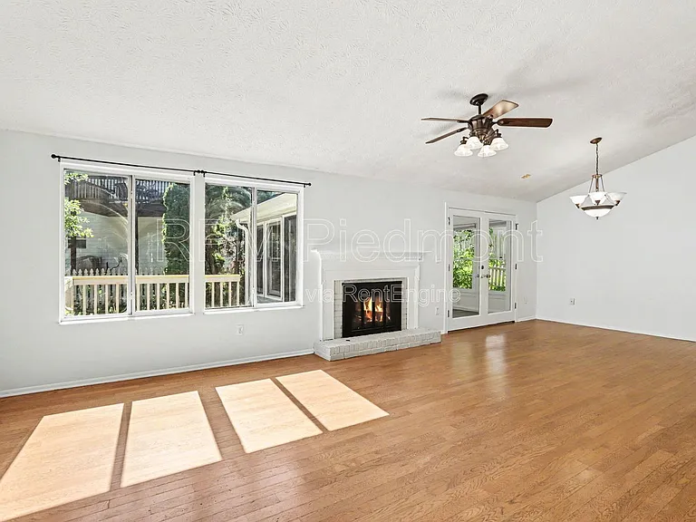 10475 Willow View Cir — Photo 2