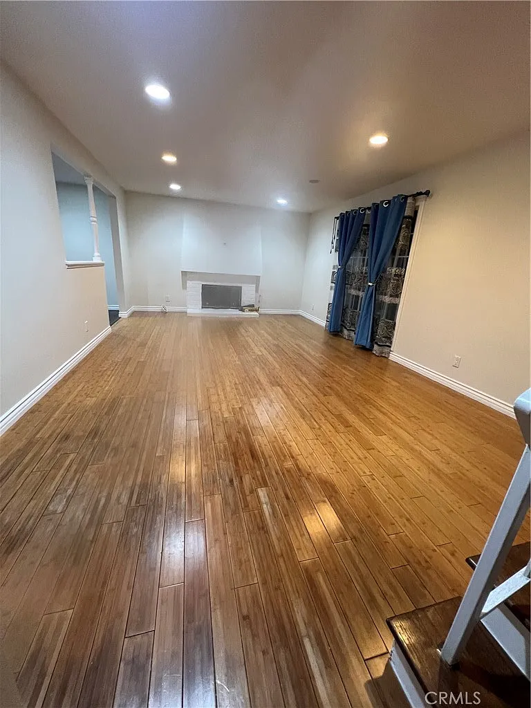 6 bed, 3.5 bath, 2322 sqft, $4,400 — Photo 4