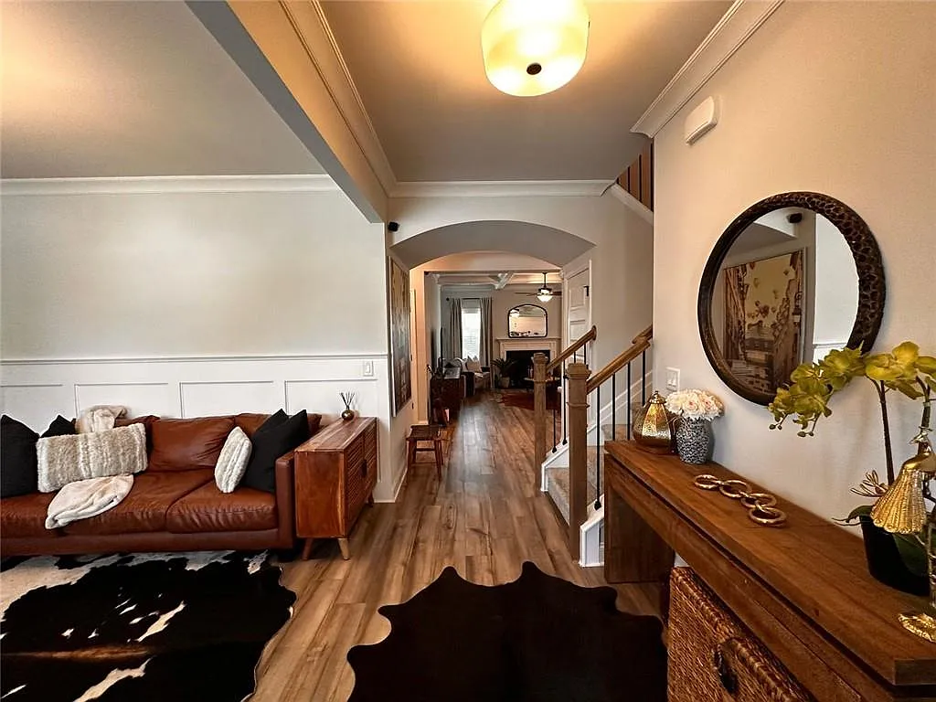 5 bed, 4.0 bath, 2874 sqft, $3,300 — Photo 2