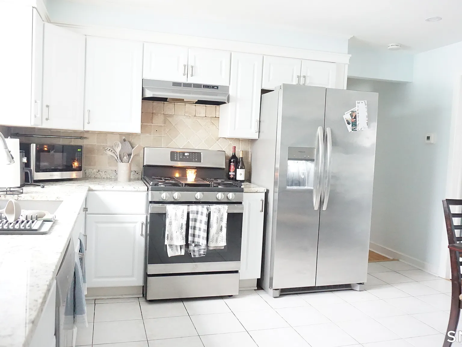 3 bed, 2.0 bath, 1412 sqft, $3,300 — Photo 3