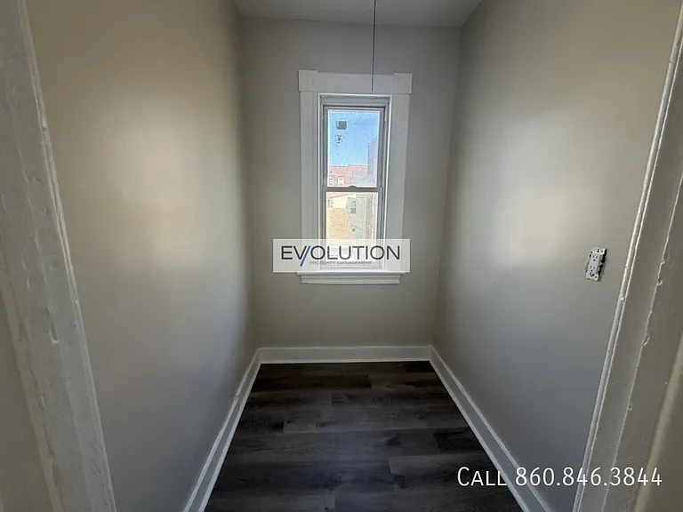 228-230 Franklin Ave #2 — Photo 12
