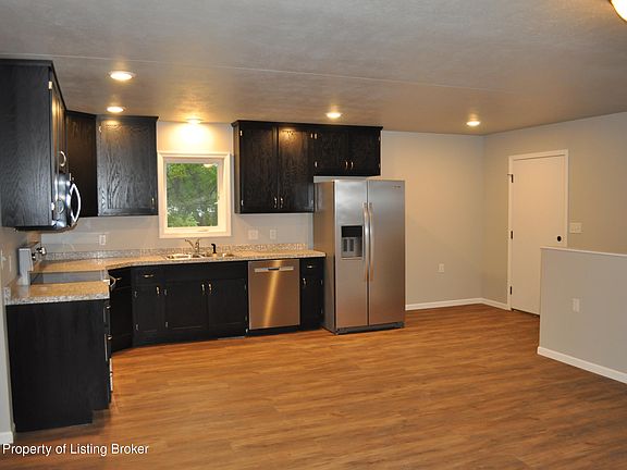 4th image of 805 1st Ave E