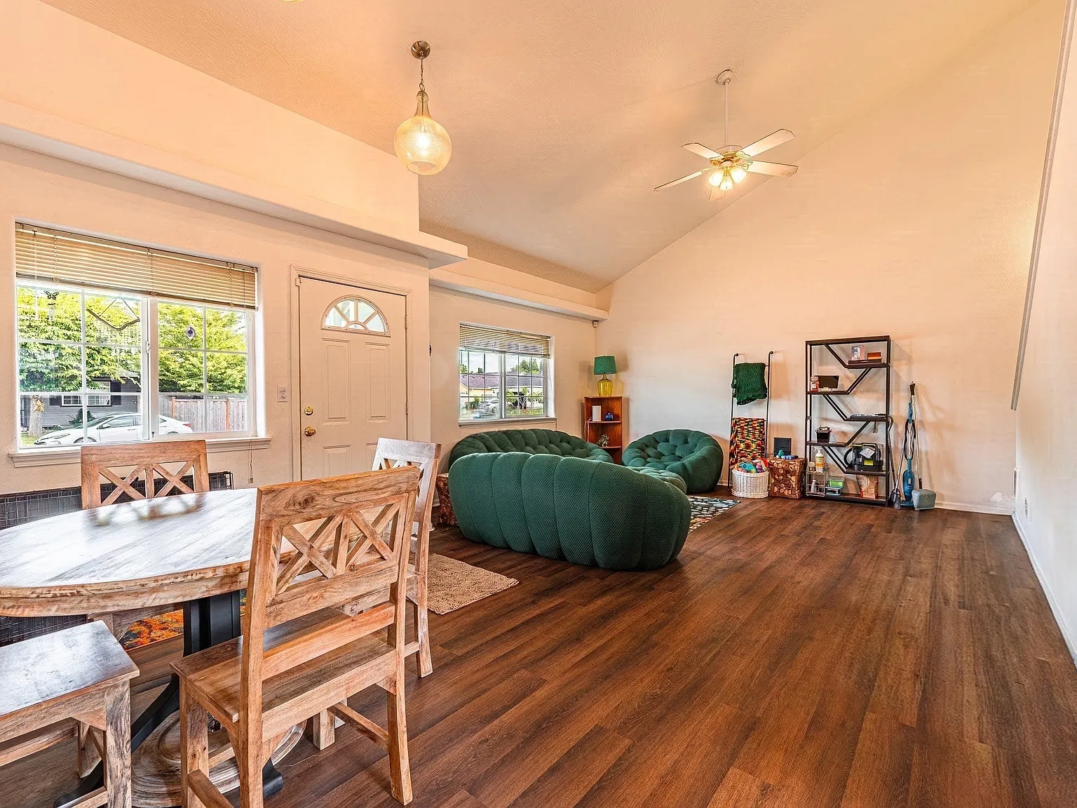 2 bed, 1100 sqft, $1,995 — Photo 1
