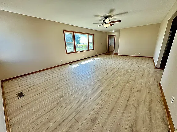 3 bed, 1436 sqft, $1,850 — Photo 3