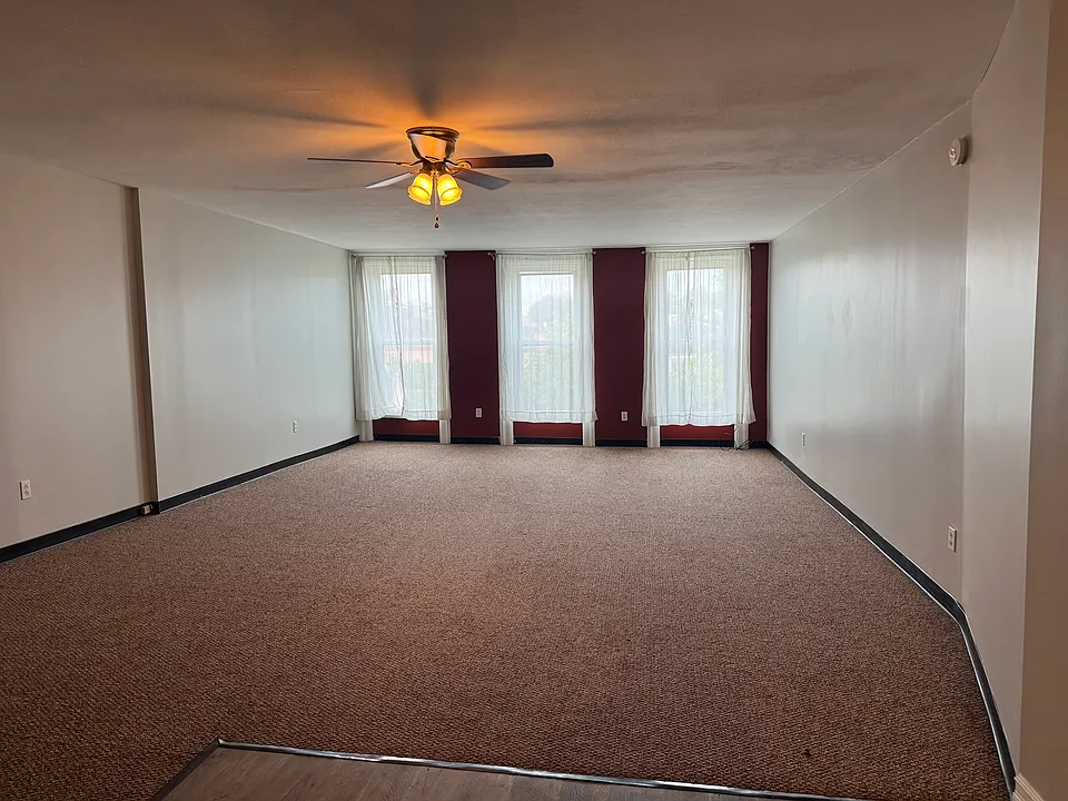 171 W 1st St #3