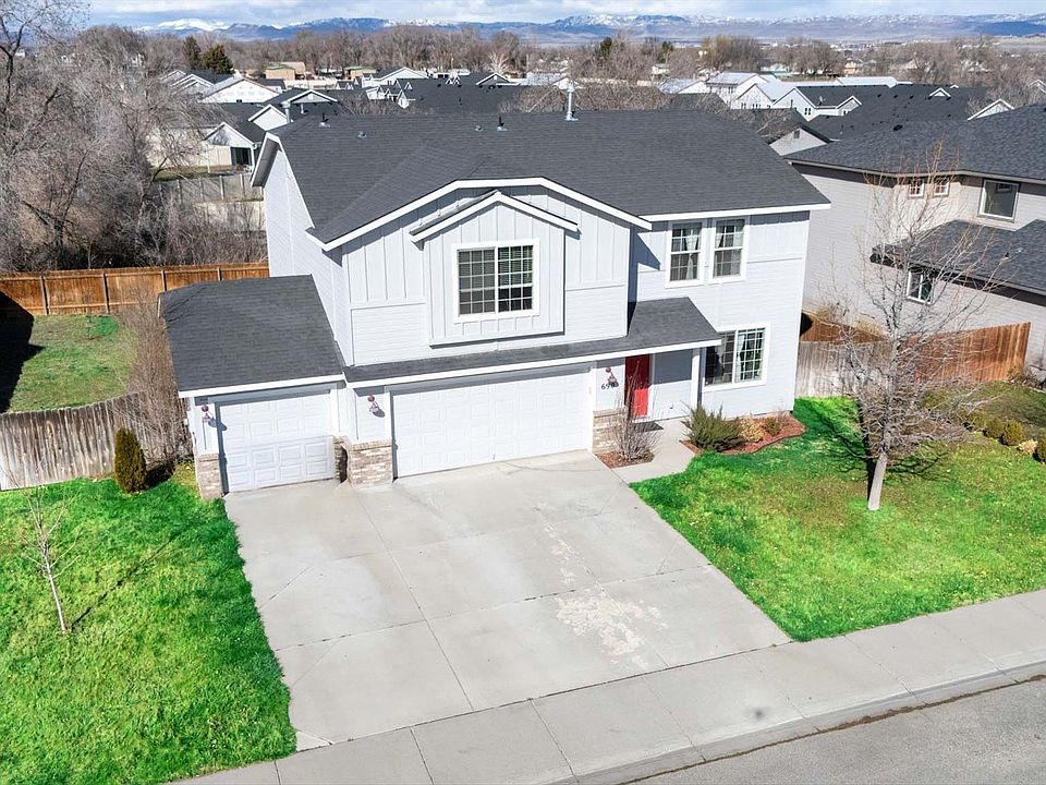 1st image of 690 SW Lago