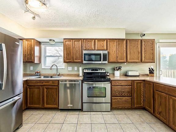 3rd image of 3895 Maidens Larne Dr