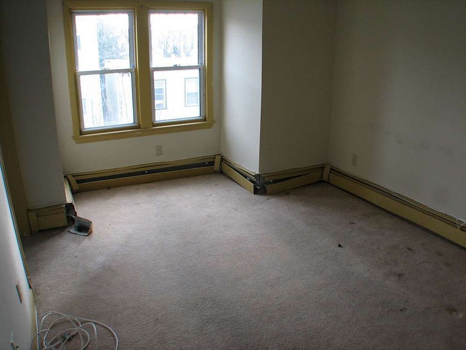 2nd image of 154 Putnam St