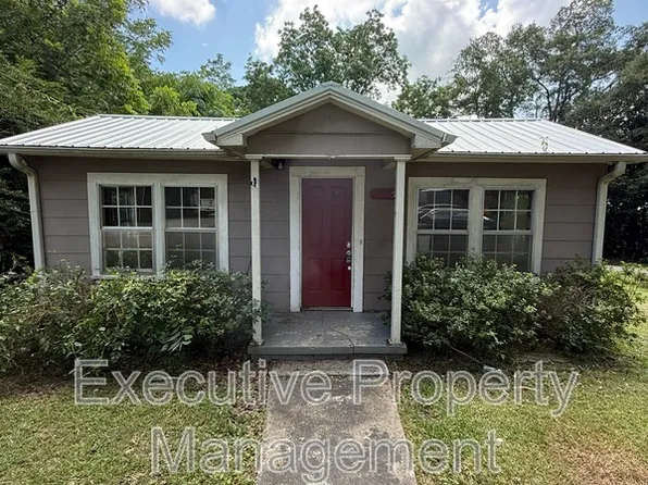 115 2nd St NW, Graysville, AL 35073