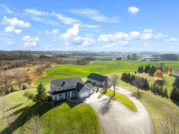 7821 Harvest Dr, Elko New Market, MN 55020