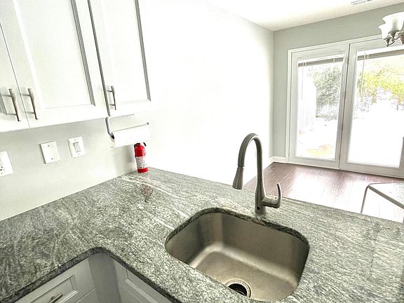 4th image of 46 Gaylord Ct