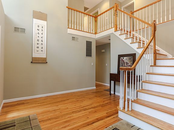 2nd image of 34 Overbrook Dr