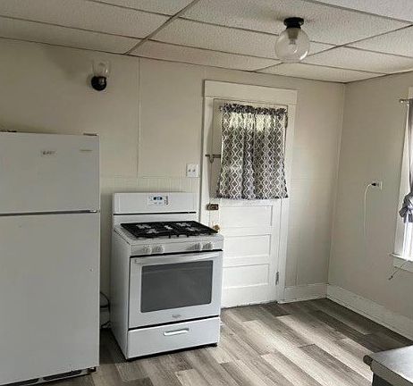 5th image of 290 Robinson St