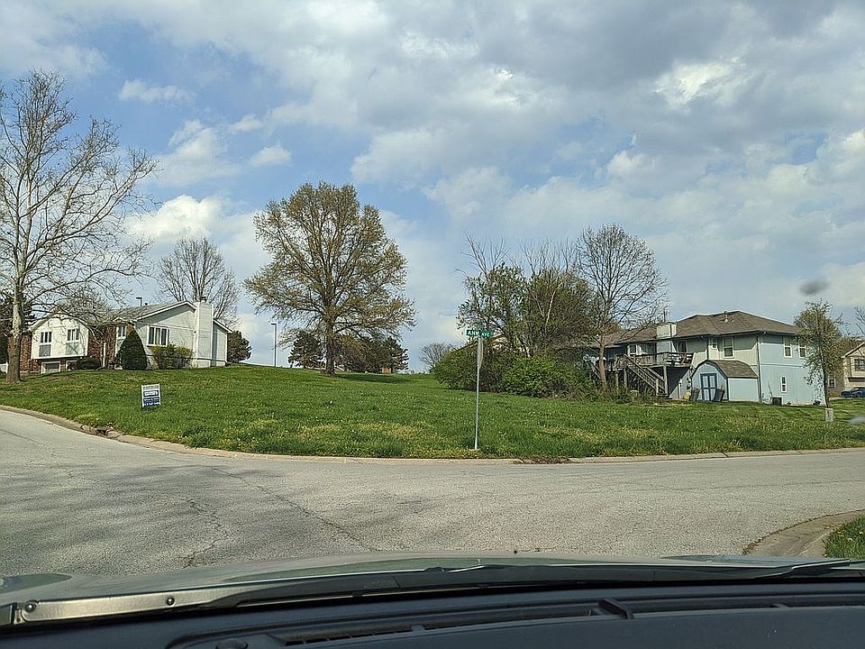 1st image of 923 N 90th St