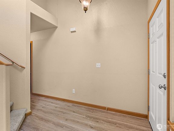 4th image of 2905 Campus Prairie Loop NE