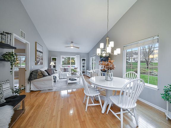 3rd image of 350 Normandie Dr