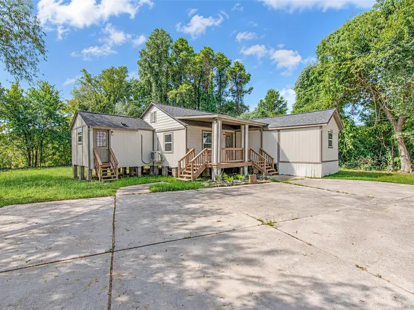 9690 Simmons Dr, Conroe, TX 77385