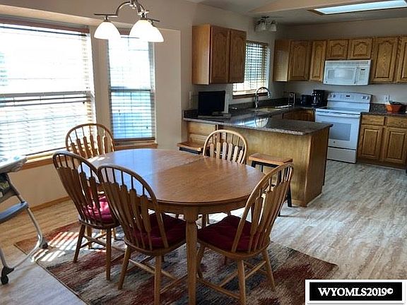 5th image of 209 Camellia Cir