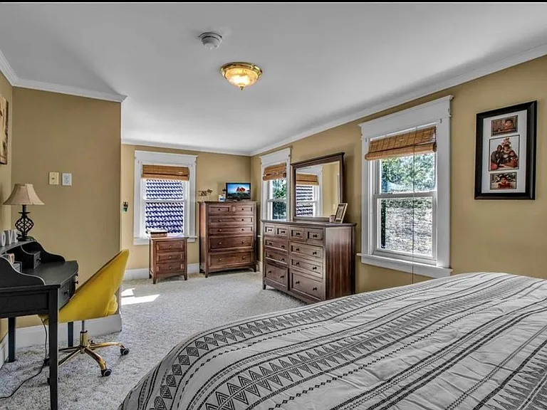 223 Capen Blvd — Photo 6
