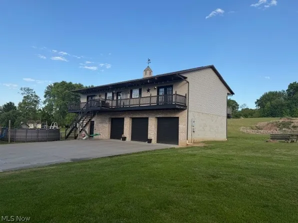 64 Viscose Rd, Parkersburg, WV 26101