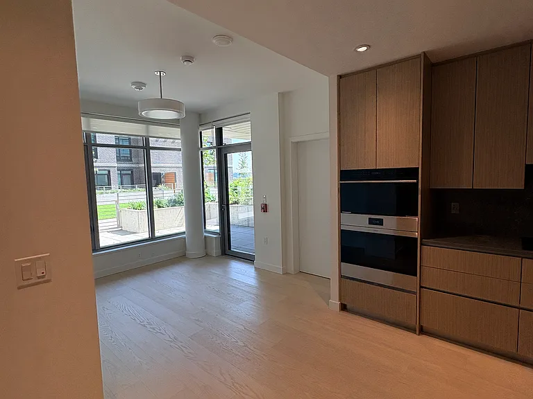 777 Harbourside Dr — Photo 5