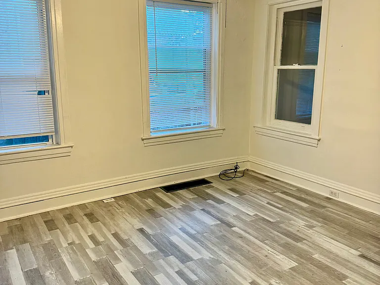 242 Oak St — Photo 4