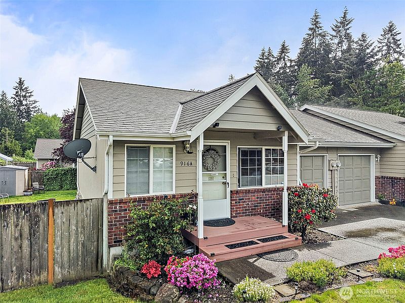 2nd image of 916 40th Avenue SW