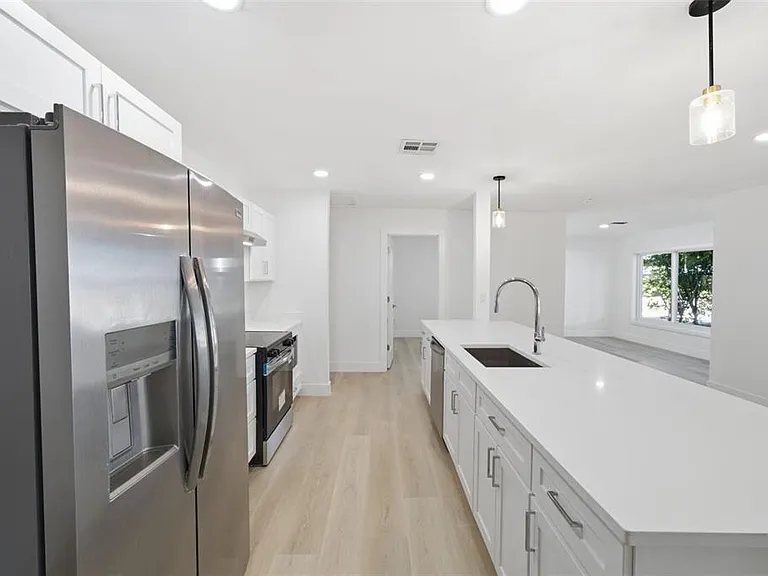 2317 Grove St — Photo 4