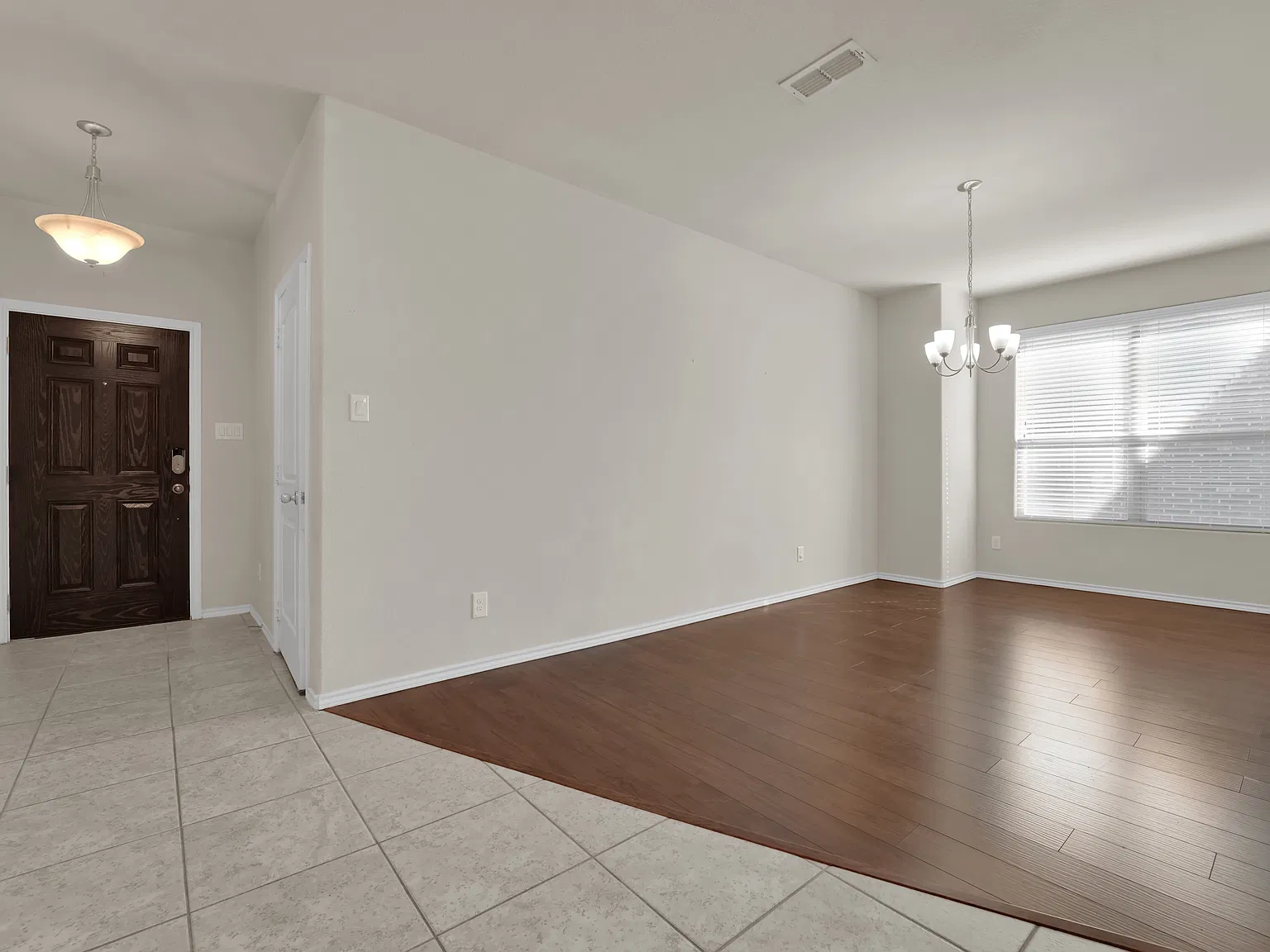 4 bed, 2192 sqft, $2,500 — Photo 4