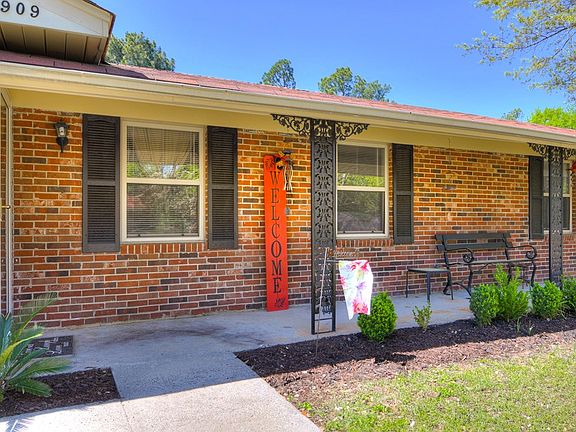 4th image of 2909 Palmetto Dr