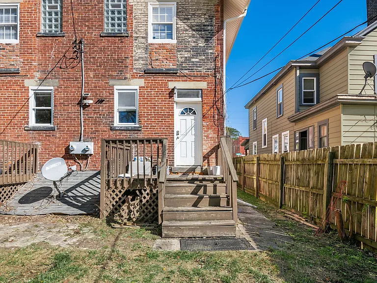 2243 Summit St #2243 — Photo 34