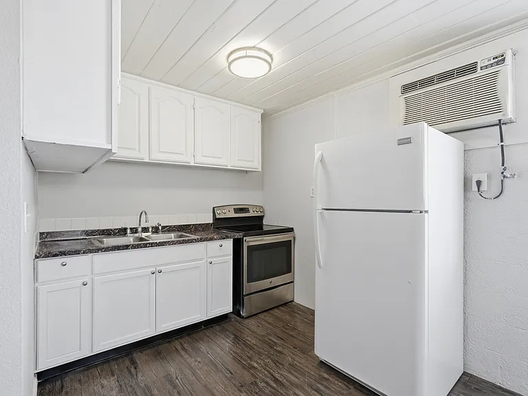 623 S Country Club Dr — Photo 10