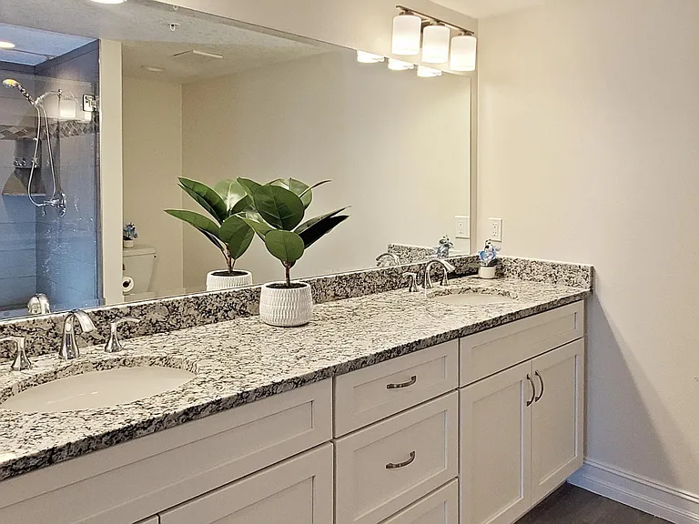 1805 Riverside Dr #205 — Photo 27