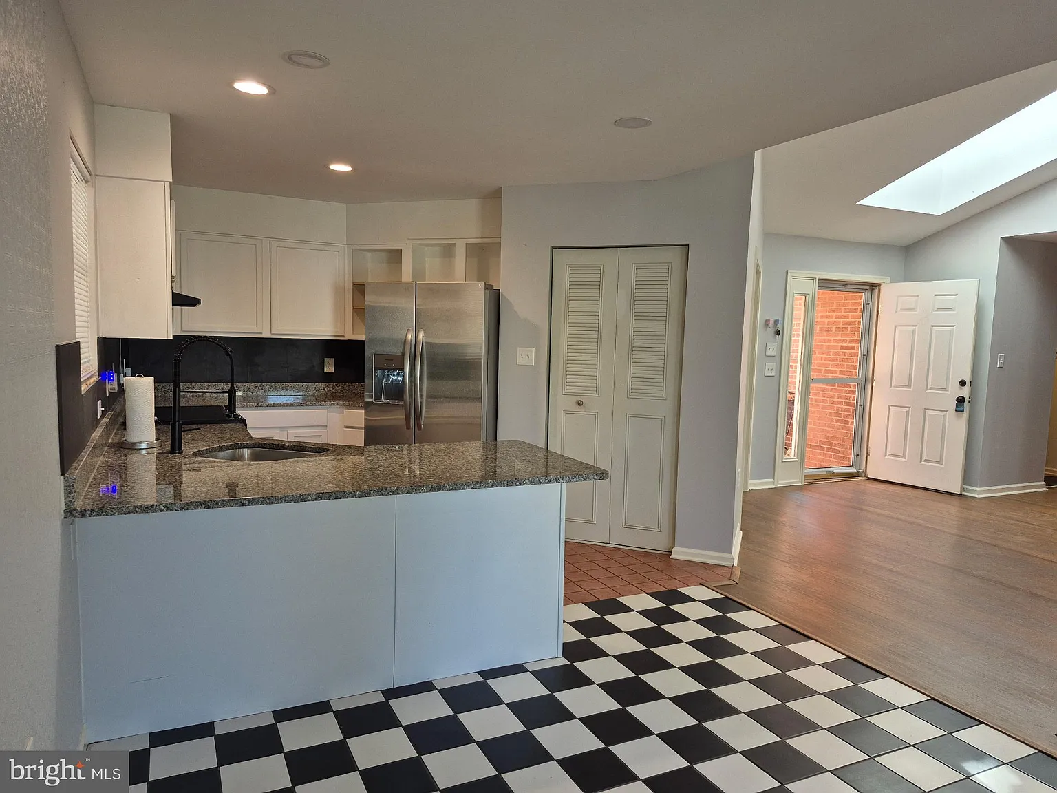 2 bed, 2.0 bath, 1383 sqft, $1,900 — Photo 4