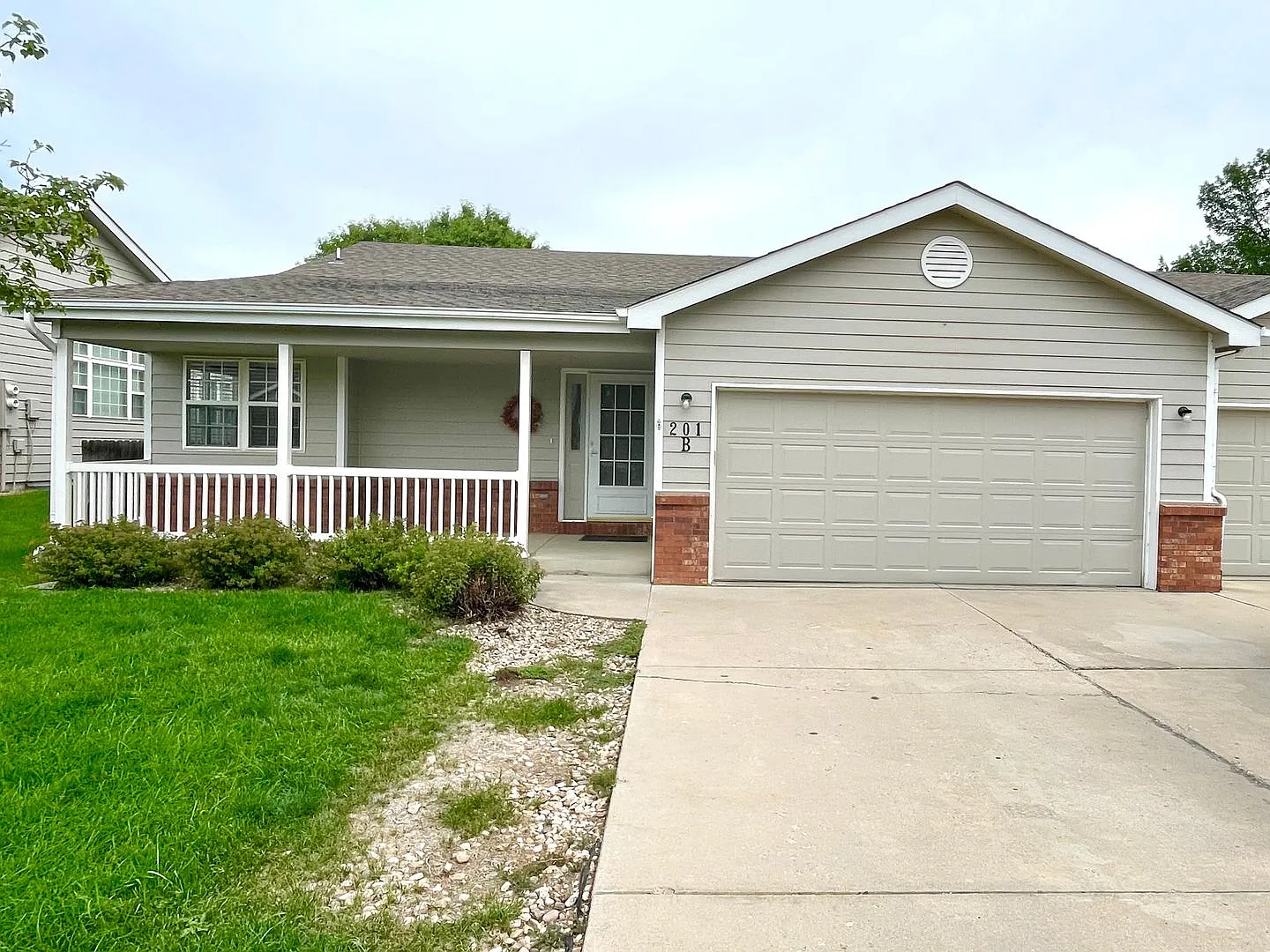 Newly Remodeled - Modern 3 Bedroom Duplex with Finished Basement and an Office Room! — Photo 2