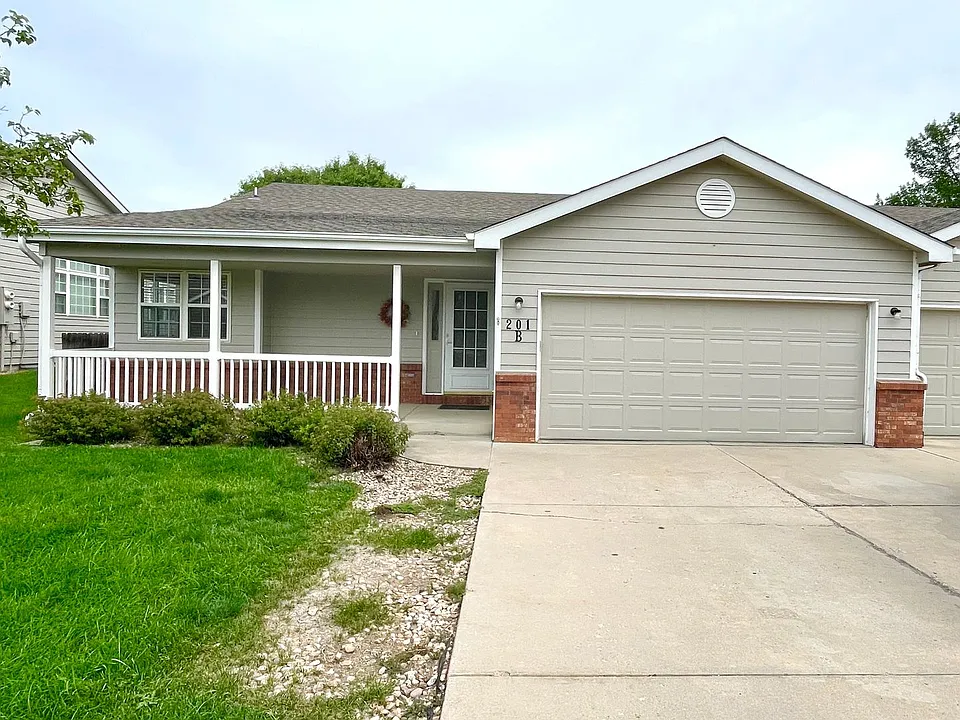 201 Manor Ct #B