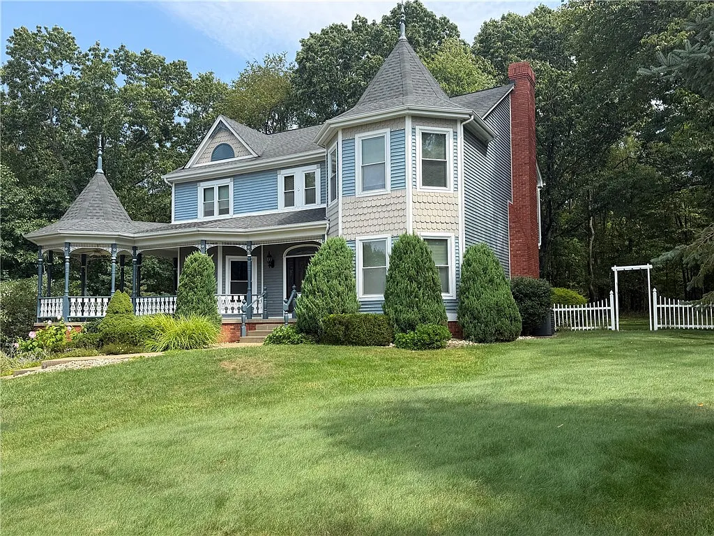 4 bed, 4.0 bath, 2726 sqft, $3,000 — Photo 2