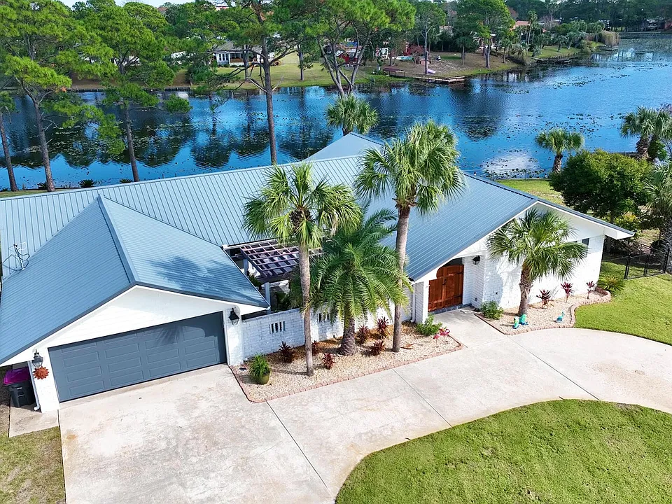 263 Lullwater Dr